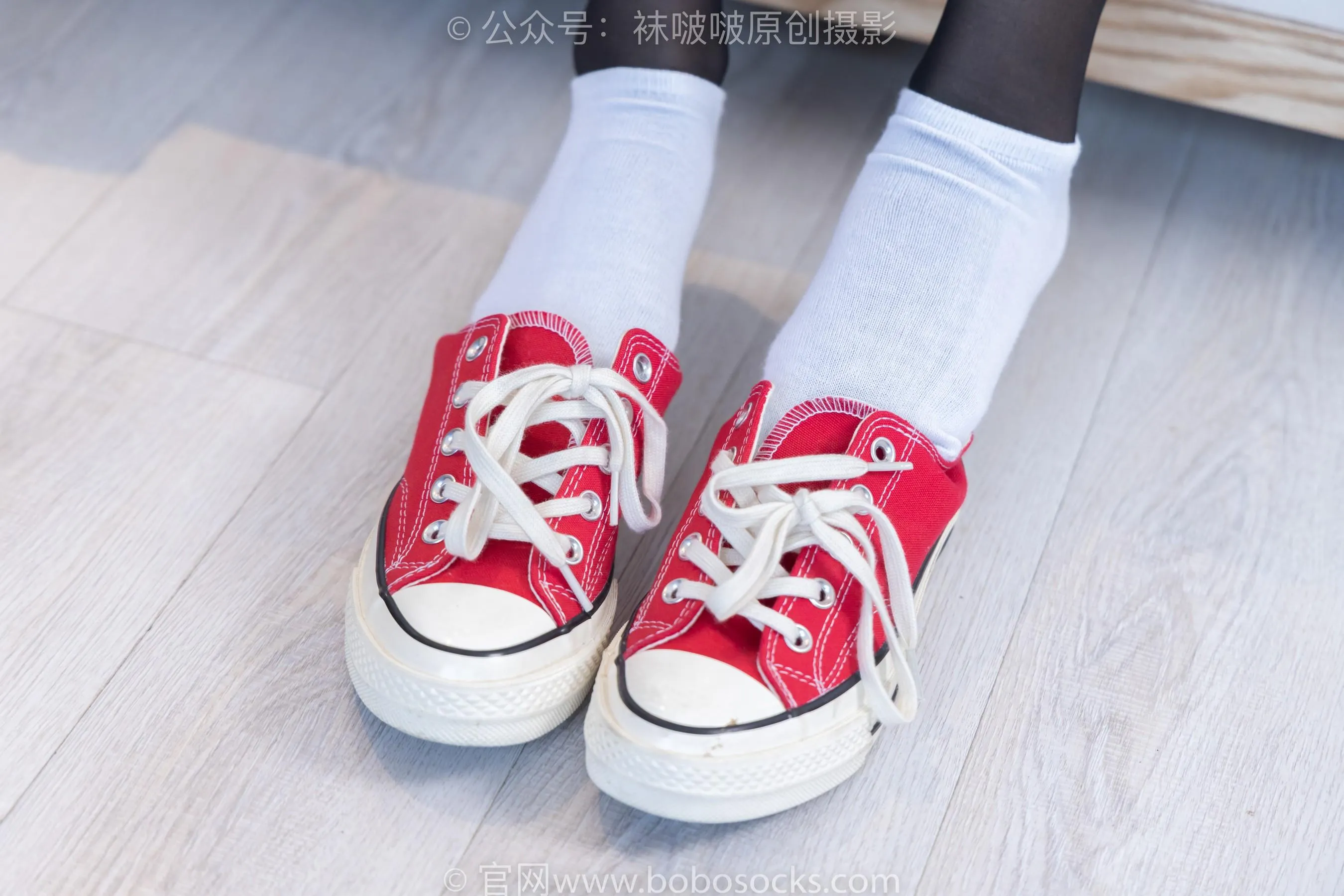 [BoBoSocks袜啵啵]NO.208 小沫-红色匡威板鞋、短筒白棉袜、黑丝[24] [45P]插图